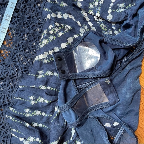 Free People Bali Tate Mixed Media Crochet Floral Printed Bodysuit Blue Sz S - Picture 8 of 14